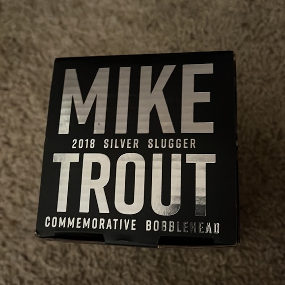 Mint! 2018 Commemorative Silver Slugger, Mike Trout, collectible, bobble head. - Picture 2 of 6